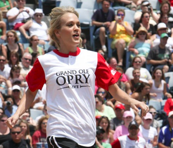 Carrie-Underwood-City-of-Hope-Celebrity-Softball-Challenge-2010